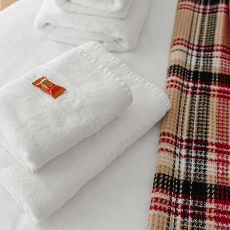 Elviu Guesthouse ラク・ロシュ エクステリア 写真